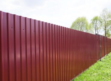 Забор для дачи из профнастила с профилем С-21