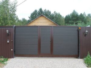 Откатные ворота DoorHan с калиткой внутри и автоматикой 1500x3900